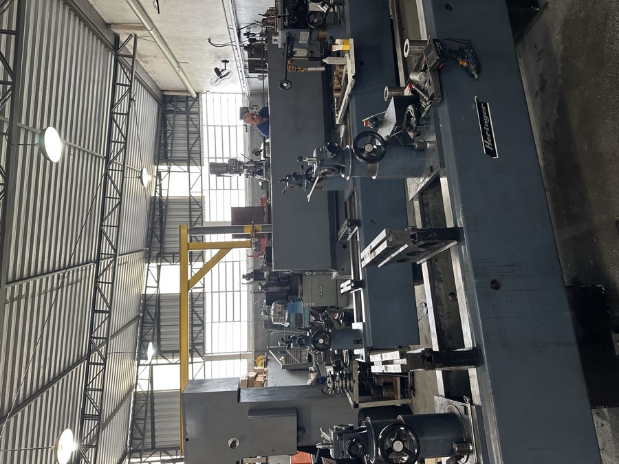 Máquina de usinagem da RR Retífica